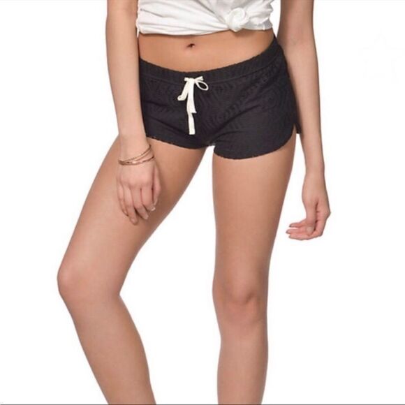 Empyre Low Rise Black Crochet Mini Shorts Large - Picture 1 of 6